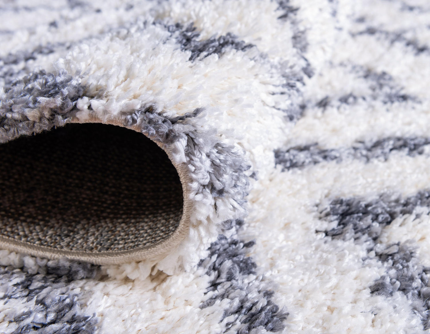 Roderick - Diamond Pattern Shaggy Rug