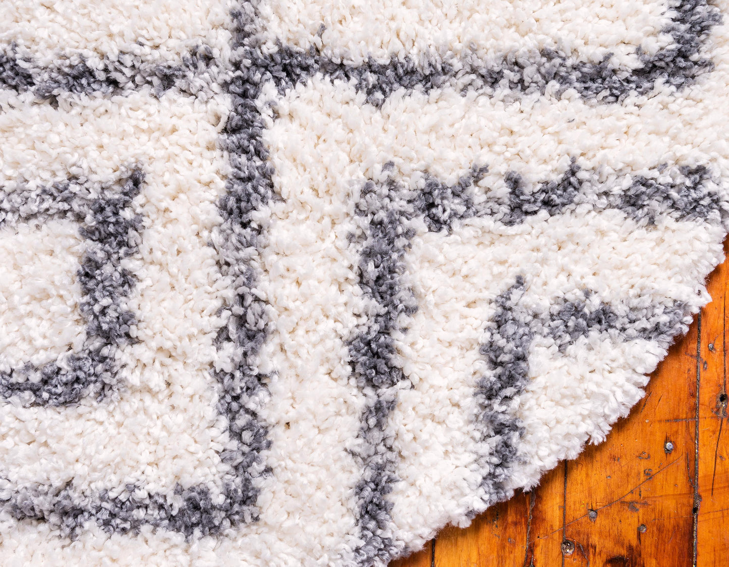 Roderick - Diamond Pattern Shaggy Rug